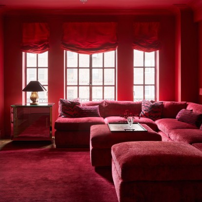 Ένα loft στο Manhattan ξεχωρίζει για τους τολμηρούς χρωματισμούς του και τον μαξιμαλιστικό του σχεδιασμό