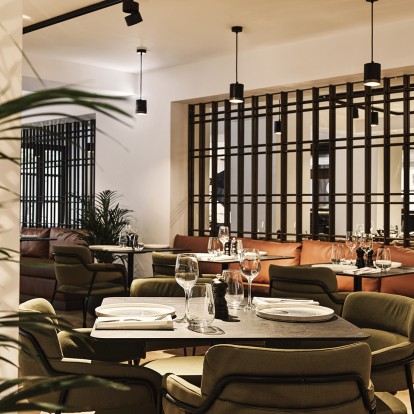 Στο ιστορικό κέντρο της πόλης, το Anza Kitchen & Bar, είναι το ιδανικό σημείο εκκίνησης για τις φετινές γιορτές 