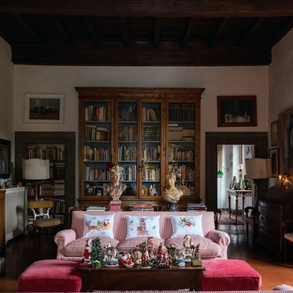 Μια σαγηνευτική βίλα στη Φλωρεντία υμνεί τη ζεστασιά των Χριστουγέννων