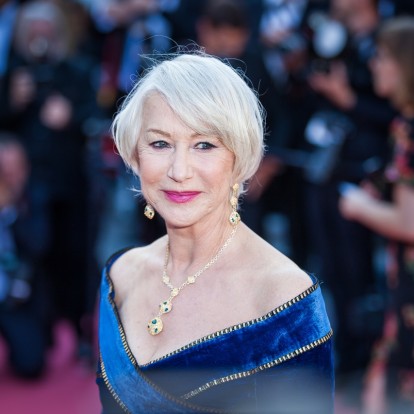 H Helen Mirren αποκαλύπτει ό,τι έχει μέσα στο beauty bag της