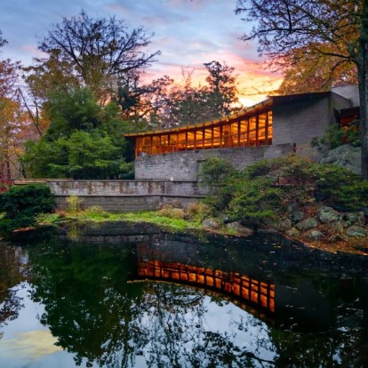 Περιηγηθείτε σε ένα από τα πιο πρόσφατα αρχιτεκτονικά δημιουργήματα του Frank Lloyd Wright στο Connecticut