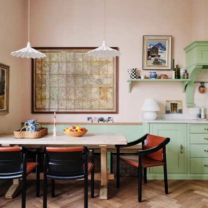 Ένα studio στο Notting Hill μετατράπηκε σε μια από τις πιο εντυπωσιακές πολύχρωμες κατοικίας που έχουμε θαυμάσει τελευταία