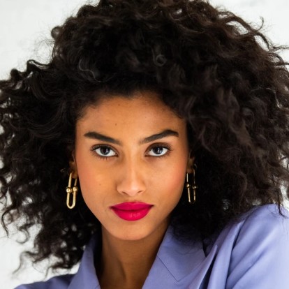 Imaan Hammam: Το διάσημο μοντέλο αποκαλύπτει την καθημερινή ρουτίνα ομορφιάς της