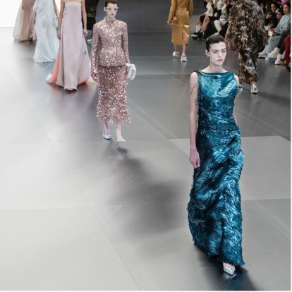 Υψηλή Ραπτική στο Παρίσι: Η haute couture συνεργασία του John Galliano με τον Maison Margiela