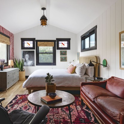 Κι όμως, μπορεί μια tiny κατοικία να διακοσμηθεί με maximal στιλ και η συγκεκριμένη στο Los Angeles το αποδεικνύει