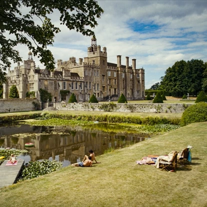 Πού γυρίστηκε το Saltburn; Μέσα στην πραγματική τοποθεσία της cult ταινίας της Emerald Fennell