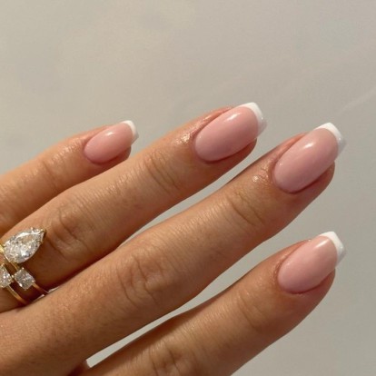 Minimal nails: 10+1 ιδέες για να δοκιμάσετε αυτή τη νέα τάση στα νύχια