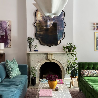 Μια colorful ιστορική κατοικία στη Φιλαδέλφεια επαναφέρει αρχιτεκτονικά στοιχεία από περασμένους αιώνες