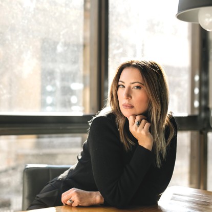 Success story: ﻿Ευρηματική και αεικίνητη, η Ιωάννα Μητακίδου είναι ο ιθύνων νους πίσω από την ανατρεπτική σχολή LMI Make Up School 