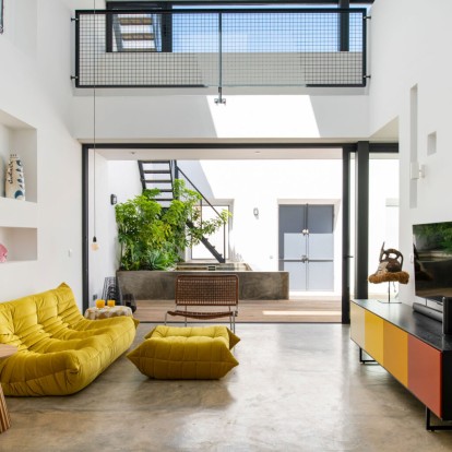 Μια εξοχική κατοικία στην Πορτογαλία είναι γεμάτη φως και artistic λεπτομέρειες