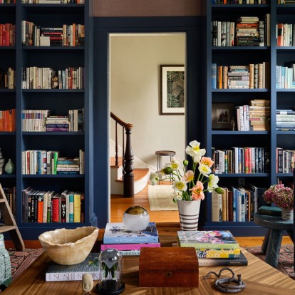 Μια συλλογή οικογενειακών κειμηλίων έδωσε σε αυτό το σπίτι στη Βοστώνη artistic χαρακτήρα