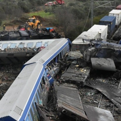 Ένας χρόνος μετά: Η τραγωδία των Τεμπών που συγκλόνισε όλη την Ελλάδα και τα ερωτηματικά