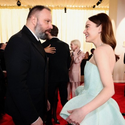 Η Emma Stone μας θύμισε γιατί ο Γιώργος Λάνθιμος κάνει το Hollywood να κινείται στους ρυθμούς του