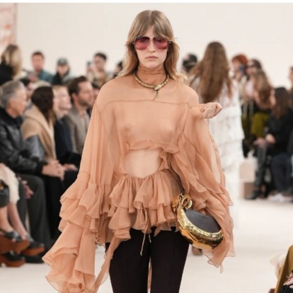 Εβδομάδα Μόδας στο Παρίσι: Chloé και Off-White εντυπωσίασαν σήμερα στην Πόλη του Φωτός 