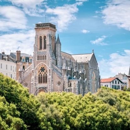 Biarritz: Η μαγευτική πόλη στα σύνορα Γαλλίας-Ισπανίας που αξίζει να επισκεφθείτε