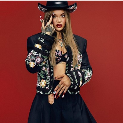 Η Rihanna φωτογραφίζεται για την Vogue China και αποκαλύπτει πως ζει το όνειρό της