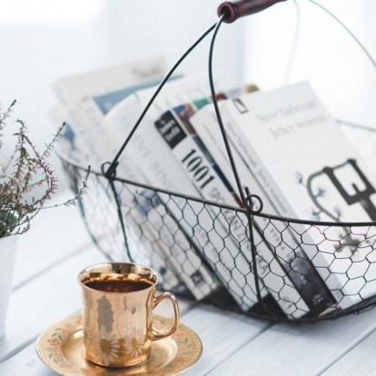 10+1 βιβλία που διαβάζουμε on repeat αυτήν την άνοιξη