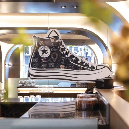 Η Converse με τον δυνατό παλμό της έδωσε τον ρυθμό στο Glow Fabulous Café που δημιούργησε το περιοδικό GLOW για τους εορτασμούς του Glow 200 Anniversary