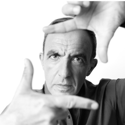 Ο Nίκος Αλιάγας, ο cover star του 200ού GLOW, κάνει μία ενδοσκοπική εξομολόγηση σε μία σπάνια συνέντευξη 