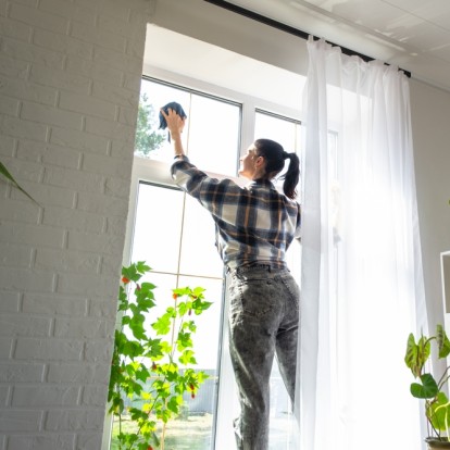 Spring cleaning: Δείτε πώς μπορείτε να μετατρέψετε το decluttering σε μια light προπόνηση 