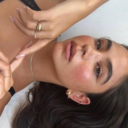 Το no-foundation makeup look που χρειάζεται μόλις 5 λεπτά