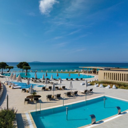 Το resort στη Χαλκιδική που υπόσχεται να μας χαρίσει άλλο ένα καλοκαίρι γεμάτο πολυτέλεια κι εκπλήξεις