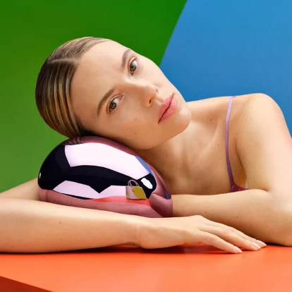 Η Prada συνεργάζεται με την Scarlett Johansson για την νέα εκδοχή της Galleria Bag 