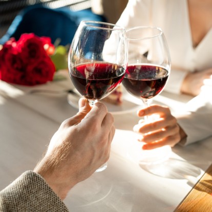 6+1 σημάδια που φανερώνουν ότι κάποιος τρέφει αισθήματα για εσάς