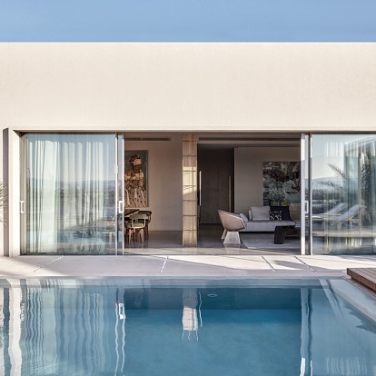 Μια εξοχική κατοικία στην Αίγυπτο αποτυπώνει τη σύγχρονη αρχιτεκτονική ματιά και αναδεικνύει κοσμοπολίτικη αύρα