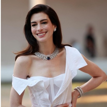 Bvlgari Event: Η εμφάνιση της Anne Hathaway που μαγνήτισε τα βλέμματα στη Ρώμη