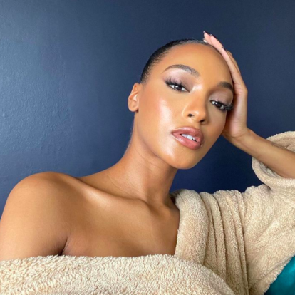 Η Jourdan Dunn μοιράζεται τα holy grail προϊόντα που βρίσκονται πάντα στο beauty bag της