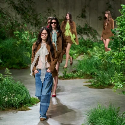Το Cruise 2025 Show της Gucci ήταν ένα αφιέρωμα στις σύγχρονες αντιθέσεις