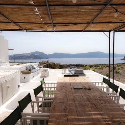 Ένα μαγευτικό καταφύγιο στη Θηρασιά, ιδανικό για στιγμές πολυτέλειας και χαλάρωσης