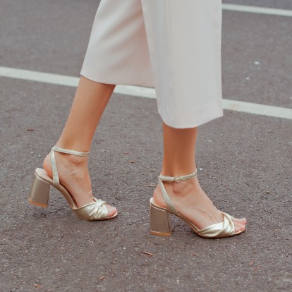 8 αποχρώσεις πεντικιούρ που αιχμαλωτίζουν το πνεύμα του καλοκαιριού