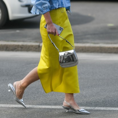 Midi φορέματα: Με τι παπούτσια τα συνδυάζουμε για τα πιο elite summer σύνολα