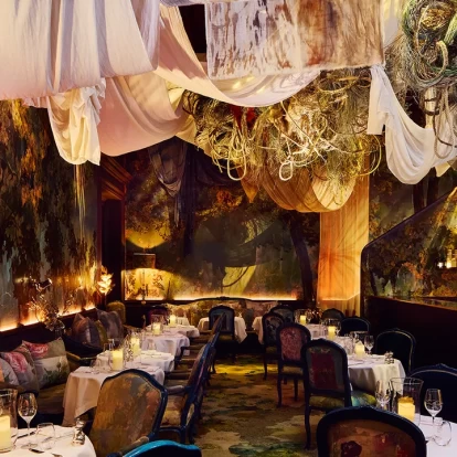 Το Sketch γιορτάζει τα 200 χρόνια της Εθνικής Πινακοθήκης στο Λονδίνο με ένα παραμυθένιο floral takeover