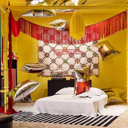 O οίκος Calvin Klein αποτίνει φόρο τιμής στον Andy Warhol 