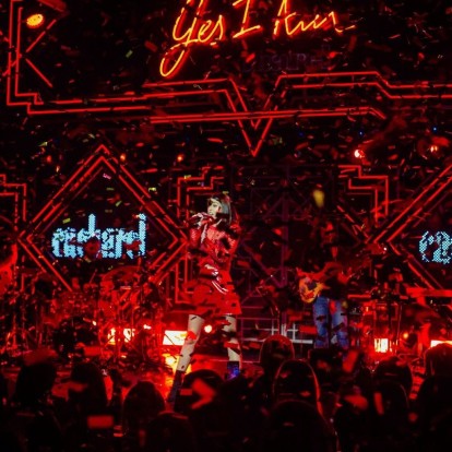 Στο πάρτι λανσαρίσματος του Yes I Am 