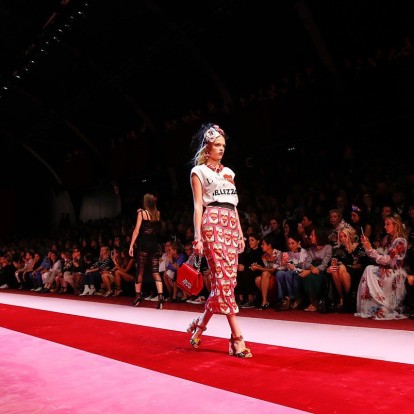 Γιατί να προτιμήσετε την pencil φούστα τη φετινή άνοιξη