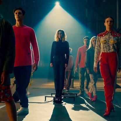 Κάμερες, φώτα, ρυθμός και χορός συνθέτουν ένα μοναδικό βίντεο