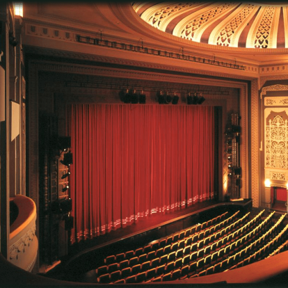 4  θεατρικές παραστάσεις που σίγουρα θα απολαύσετε 