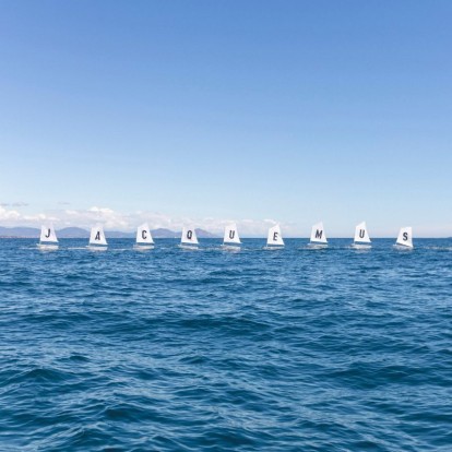 Jacquemus: Η νέα surprise boutique του σχεδιαστή μόλις προσγειώθηκε στο Capri της Ιταλίας 