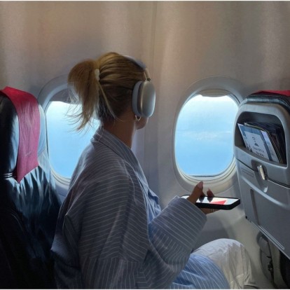 Τα προϊόντα ομορφιάς που έχει μια beauty editor στην travel bag της