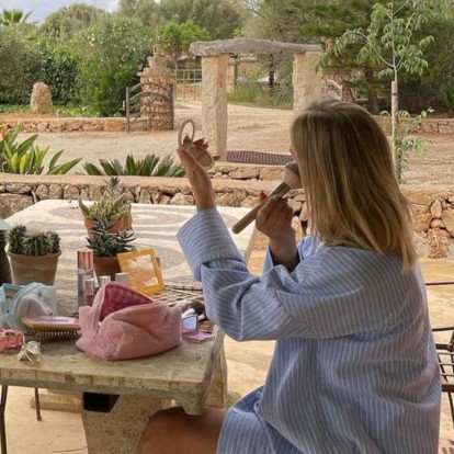 Beauty swaps: Τι πρέπει να αλλάξετε στο makeup bag σας για το καλοκαίρι