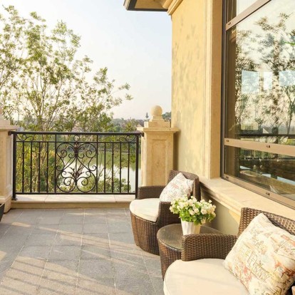 Έχετε μικρό μπαλκόνι; Τα smart tips διακόσμησης που πρέπει να ακολουθήσετε