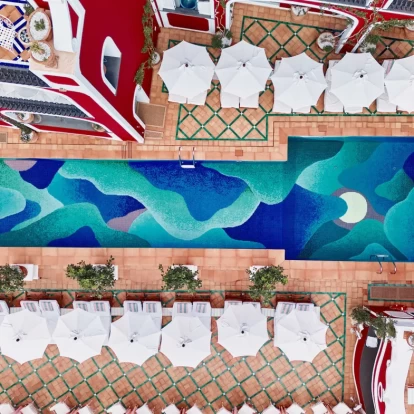 Το Le Sirenuse στο Positano ανανεώνει την εμφάνιση της πισίνας του με τη βοήθεια του Nicolas Party