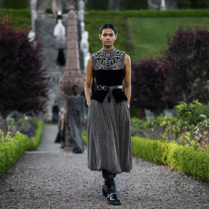 Ο Dior φέρνει μια ρομαντική, gothic cruise συλλογή στη Σκωτία