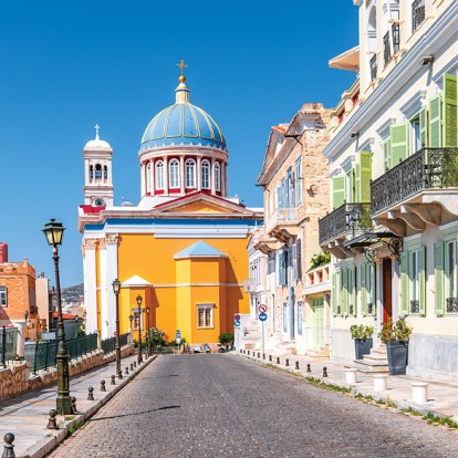 Σύρος: Η Αρχόντισσα των Κυκλάδων μας συστήνεται μέσα από τα μάτια ενός ανθρώπου που τη ζει αυθεντικά 