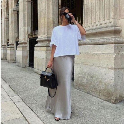 Slip Skirt: Οι πιο επίκαιροι τρόποι να τη φορέσετε το καλοκαίρι