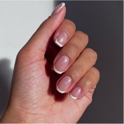 French Tip Nails: 5 τρόποι να εφαρμόσετε το πιο elegant σχέδιο νυχιών 